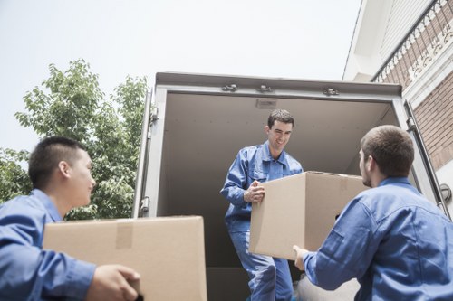Removal van support for flats and apartments in Bexleyheath